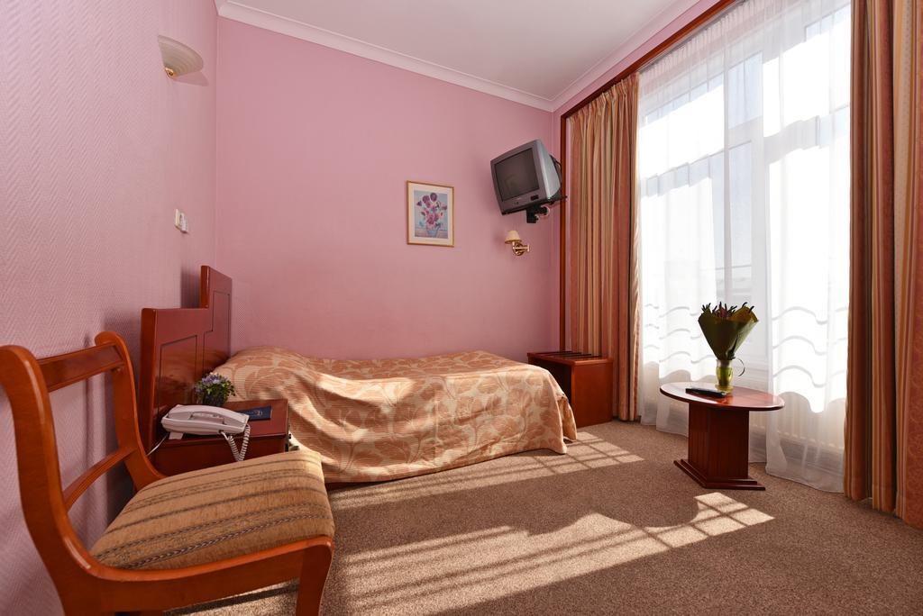 Готель Дніпро Kyiv Exterior foto